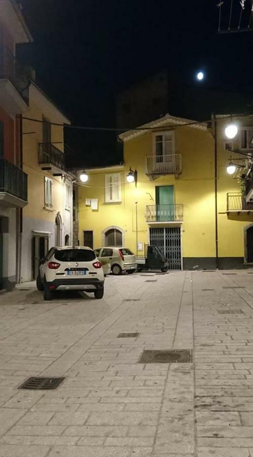 Casa Vacanze Piazza Apartment 2 Sant'Andrea di Conza Exteriör bild